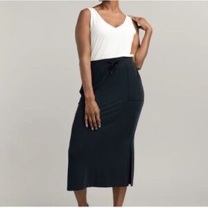 Cozy Earth Black Brushed Bamboo Patch Pocket Midi Skirt Medium